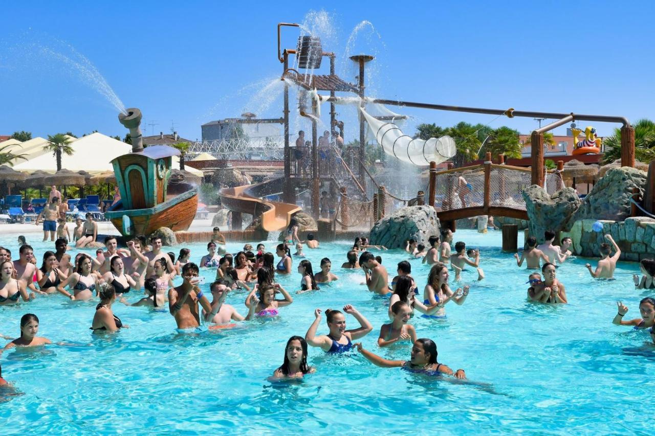 Hotel Apartments Villaggio Dei Fiori 4 Stars Luxury - Great Family Resort - Pet Friendly - With Hypermarket - Delivery Restaurant-Pizzeria - Room Breakfast With Supplement - Ultra Fast Wi-Fi - Play Area For Children - Olympic Swimming Pool - Parking 카오를레 외부 사진